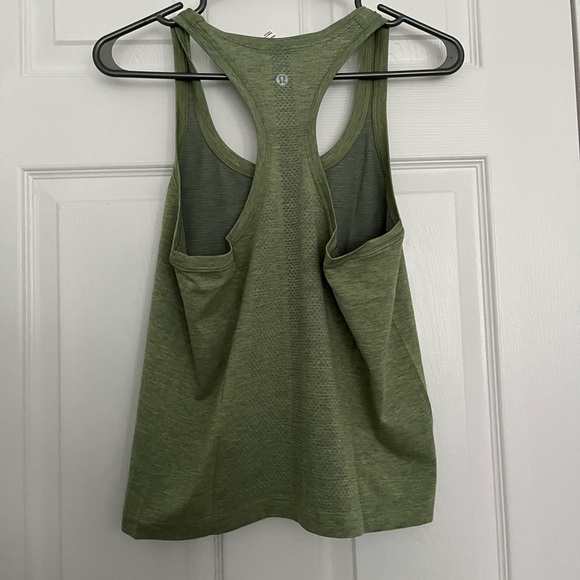 Green lululemon slightly cropped tank top size 8 - Picture 2 of 3